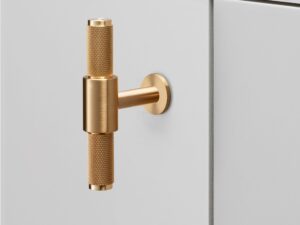 https://www.studioruth.eu/wp-content/uploads/2024/04/1.-BusterPunch_T-Bar_Cross_Brass-scaled-1-300x225.jpg